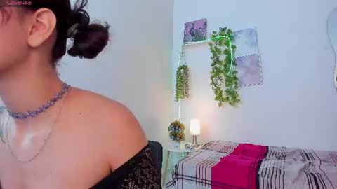 Snapshot of vexa_rosie chatting on 06.25.26 hi im vexa online show from 06.25.26