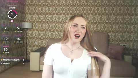 Snapshot of vi_luxxxy chatting on 04.25.26 vi_luxxxy online show from 04.25.26