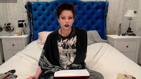 Via online show from 04.08.26