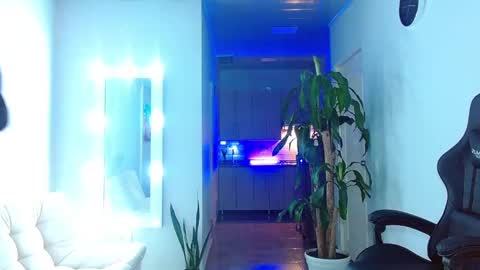 Snapshot of viannca__ chatting on 12.22.24 Ariana online show from 12.22.24