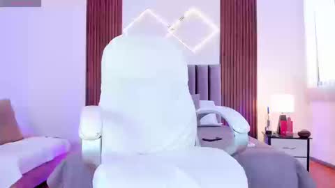 Snapshot of viannca__ chatting on 09.19.25 Ariana online show from 09.19.25