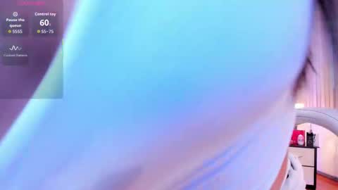 Snapshot of viannca__ chatting on 09.26.25 Ariana online show from 09.26.25