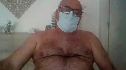 Snapshot of vic_manu chatting on 04.13.26 vic_manu online show from 04.13.26