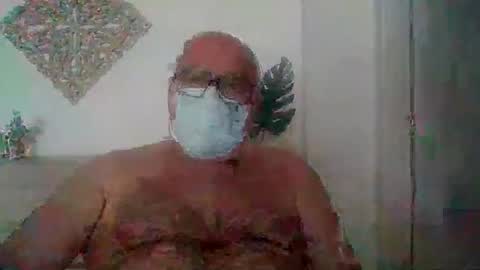 Snapshot of vic_manu chatting on 04.14.26 vic_manu online show from 04.14.26