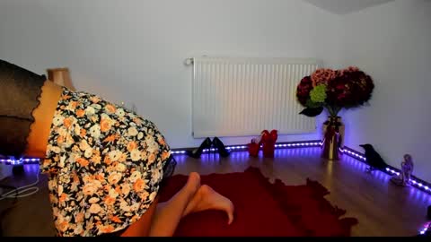 ViciousQueenu can call me Laura online show from 11.04.25