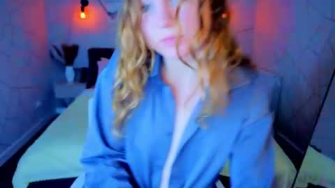 Snapshot of vicki_milles chatting on 06.14.26 vicki_milles online show from 06.14.26