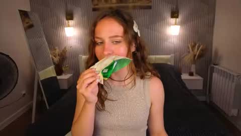 Snapshot of vicki_milles chatting on 06.29.26 vicki_milles online show from 06.29.26
