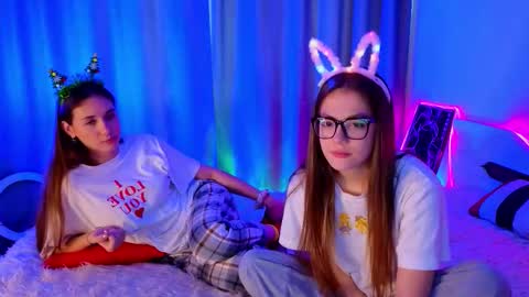 Stacy  Charlotte Lolaon keyboard online show from 12.21.25