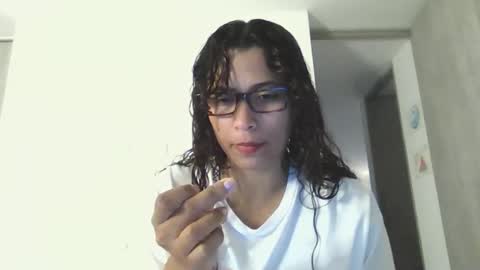 Snapshot of vicky_crazy chatting on 04.21.26 Vicky online show from 04.21.26