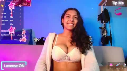Snapshot of vicky_miller_05 chatting on 03.01.25 vicky_miller_05 online show from 03.01.25