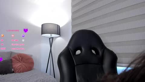 Victoria  online show from 02.16.25