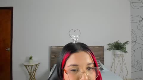 Victoria online show from 01.24.25