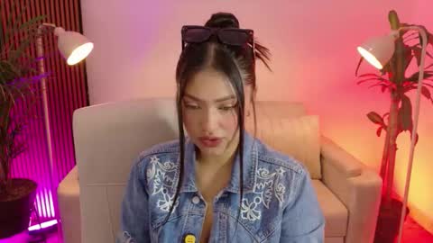 Snapshot of victoria___moon chatting on 01.09.26 victoria online show from 01.09.26