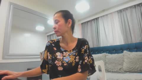 Victoria  grey  online show from 04.14.26