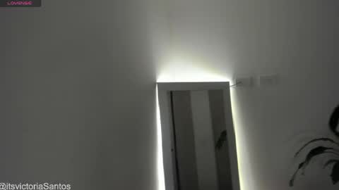 Victoria Santos online show from 03.29.26