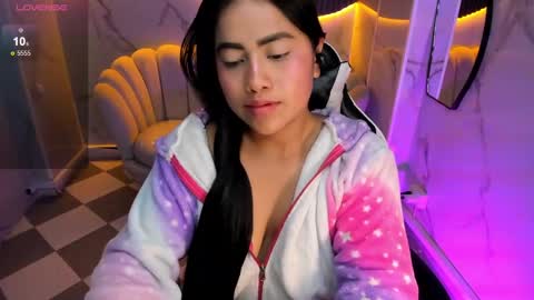 victoria_b_ online show from 10.23.25