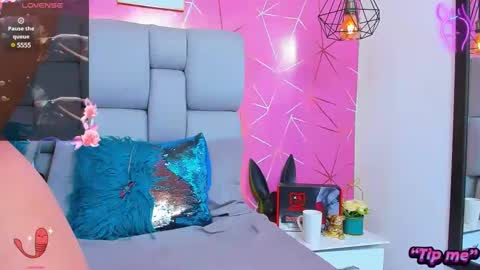 Snapshot of victoria_beckers chatting on 02.04.25 VictoriaBeckers online show from 02.04.25