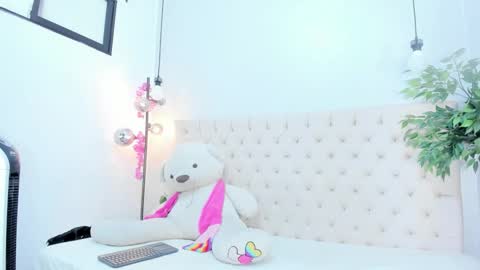 Victoria online show from 11.08.25