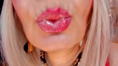 diorvictoria9 online show from 12.19.24