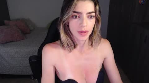 Snapshot of victoria_f chatting on 02.26.25 Victorias Room online show from 02.26.25