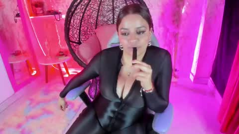 victoria_floyd1 online show from 02.25.25