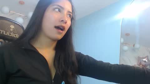 Snapshot of victoria_hernandez_t chatting on 03.18.26 Victoria online show from 03.18.26