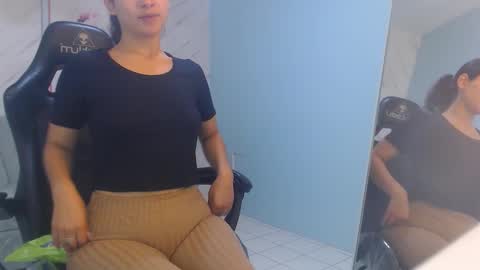 Snapshot of victoria_hernandez_t chatting on 03.30.26 Victoria online show from 03.30.26