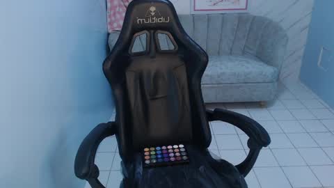 Snapshot of victoria_hernandez_t chatting on 04.01.26 Victoria online show from 04.01.26