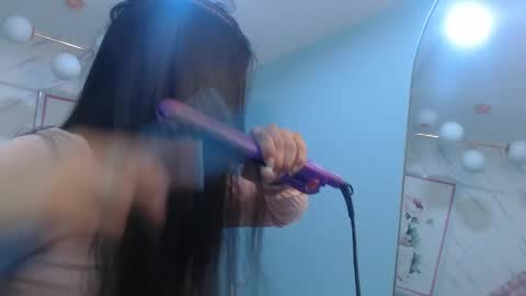 Snapshot of victoria_hernandez_t chatting on 04.23.26 Victoria online show from 04.23.26
