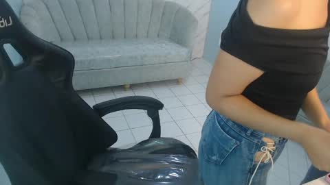 Snapshot of victoria_hernandez_t chatting on 04.25.26 Victoria online show from 04.25.26