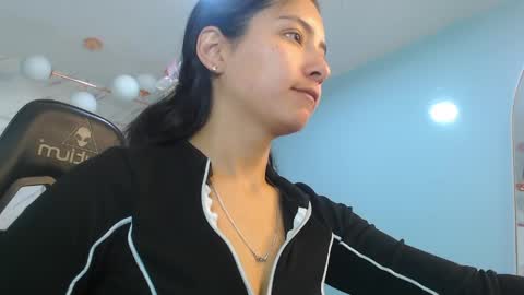 Snapshot of victoria_hernandez_t chatting on 04.29.26 Victoria online show from 04.29.26
