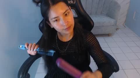 Snapshot of victoria_hernandez_t chatting on 05.01.26 Victoria online show from 05.01.26