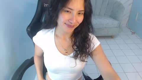 Snapshot of victoria_hernandez_t chatting on 05.15.26 Victoria online show from 05.15.26