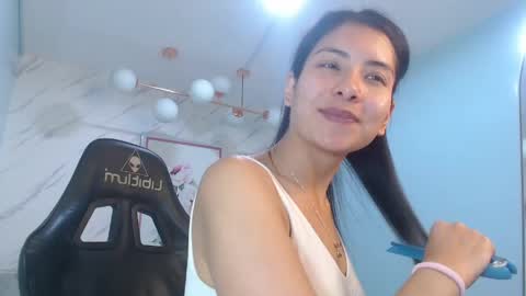 Snapshot of victoria_hernandez_t chatting on 05.16.26 Victoria online show from 05.16.26