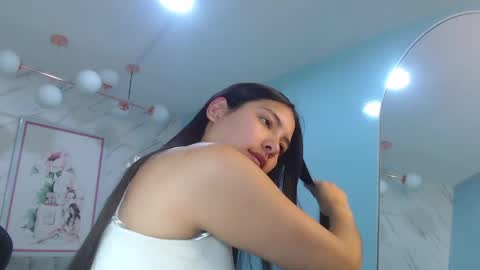 Snapshot of victoria_hernandez_t chatting on 05.26.26 Victoria online show from 05.26.26
