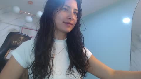 Snapshot of victoria_hernandez_t chatting on 05.27.26 Victoria online show from 05.27.26