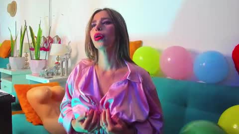 Victoria  online show from 02.15.25