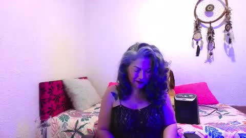 Victoria Lover online show from 12.14.25