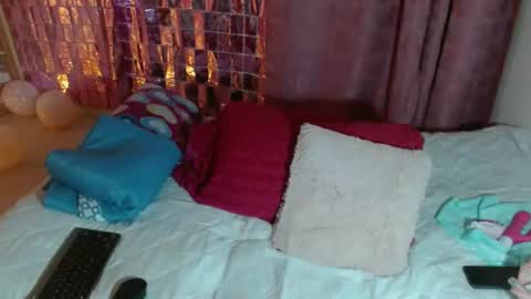 VICKY online show from 02.23.25