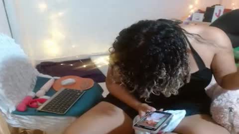 VICKY online show from 12.18.25