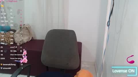 Snapshot of victoria_milf06 chatting on 01.22.25 victoria online show from 01.22.25