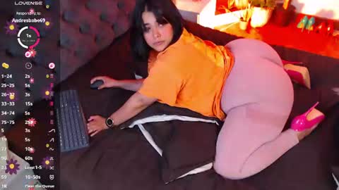 Snapshot of victoria_monteroo chatting on 06.11.26 Call me Vic online show from 06.11.26