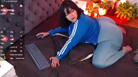 Snapshot of victoria_monteroo chatting on 06.18.26 Call me Vic online show from 06.18.26