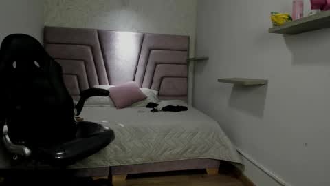 Vicky  online show from 11.03.25