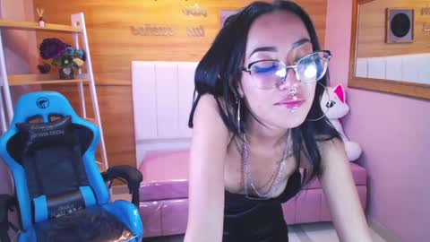 Victoria  online show from 01.25.25