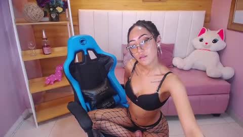 Victoria  online show from 02.14.25