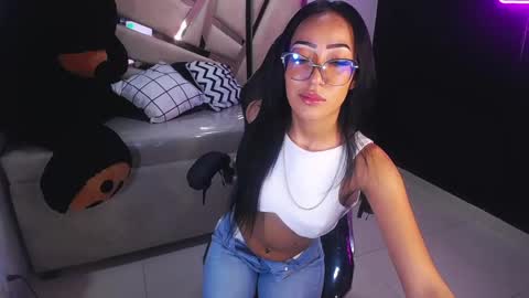 Victoria  online show from 02.25.25