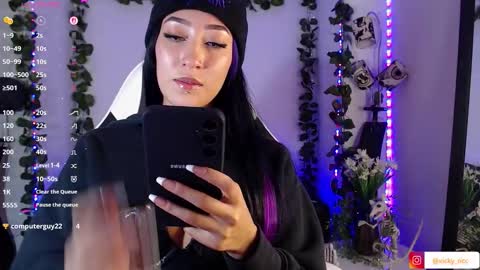 Victoria  online show from 09.19.25