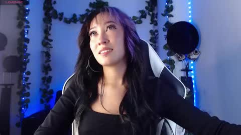 Snapshot of victoria_ricci_a chatting on 11.20.25 Victoria online show from 11.20.25