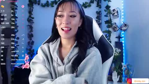 Snapshot of victoria_ricci_a chatting on 11.25.25 Victoria online show from 11.25.25